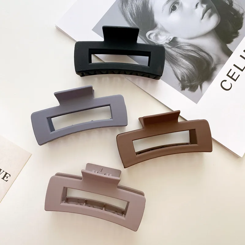 Clip De Tiburón Grande Helado De Temperamento Coreano display picture 2