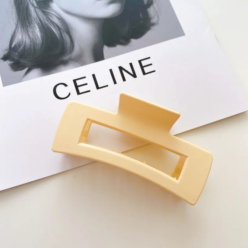 Clip De Tiburón Grande Helado De Temperamento Coreano display picture 4