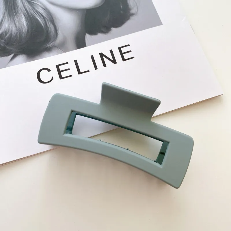 Clip De Tiburón Grande Helado De Temperamento Coreano display picture 7