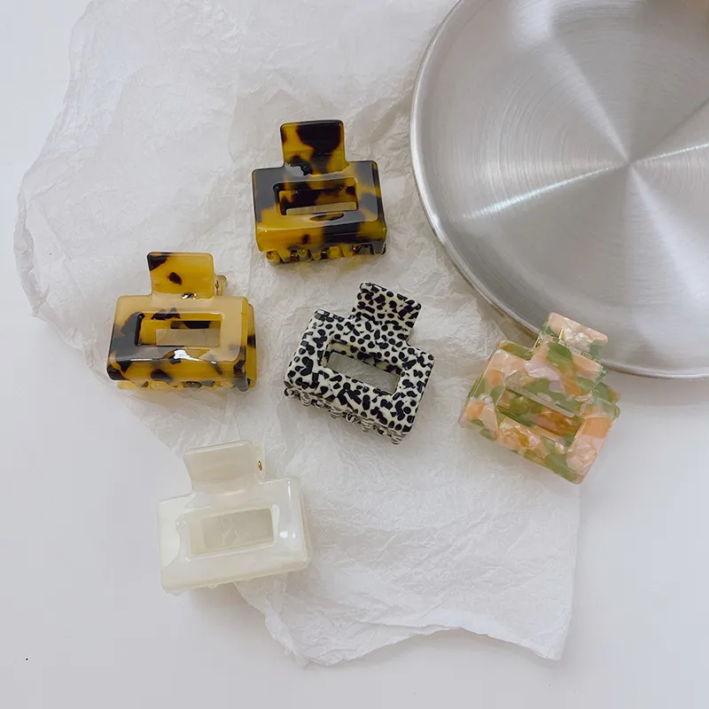 Retro Tortoiseshell Mini Square Hair Clip display picture 1