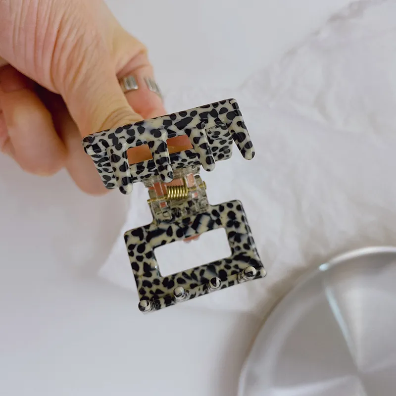 Retro Tortoiseshell Mini Square Hair Clip display picture 4