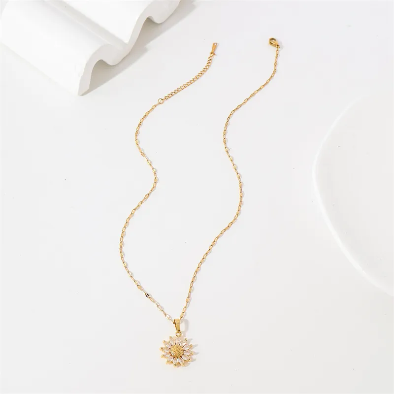 Wholesale Jewelry Flower Simple Style Zircon Stainless Steel Titanium Steel 18K Gold Plated Pendant Necklace Plating Inlay display picture 2