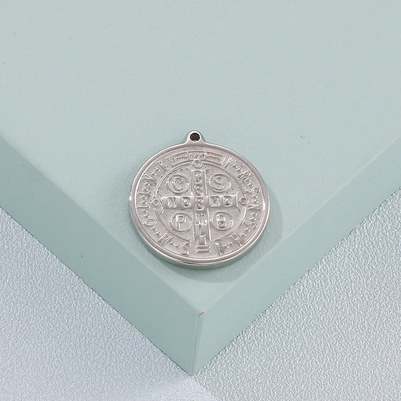 1 Pieza Acero Inoxidable Chapados en oro de 18k Humano Exorcista Colgante display picture 2