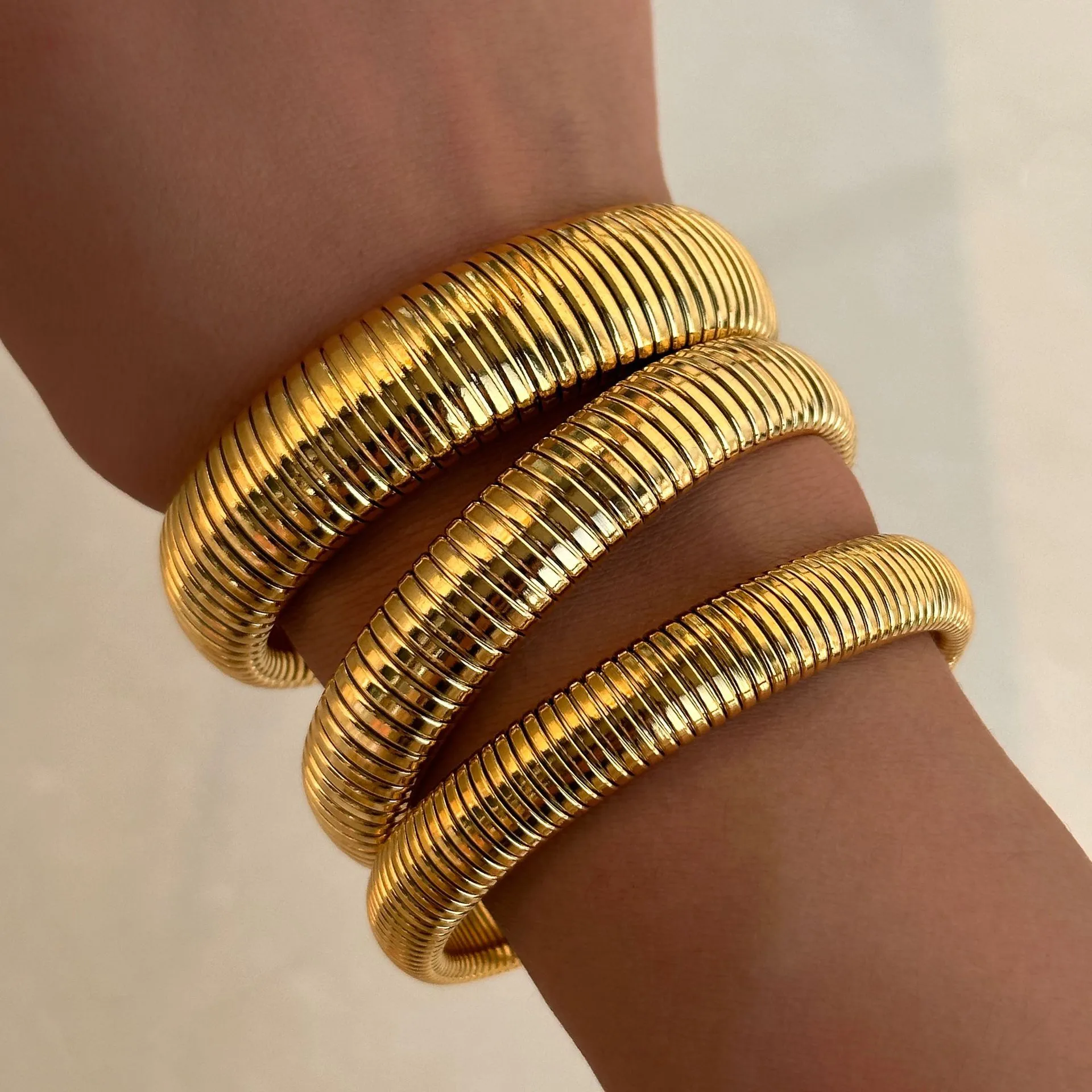 Solid Color IG Style Basic 18K Gold Plated 304 Stainless Steel Bangle In Bulk display picture 3