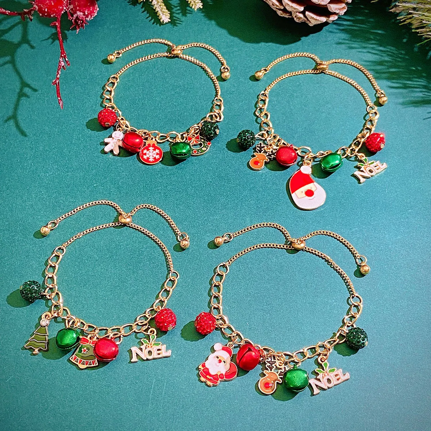 Papá Noel Copo De Nieve Alce Estilo De Dibujos Animados Lindo Circón Aleación Pulsera Venta Al Por Mayor display picture 1