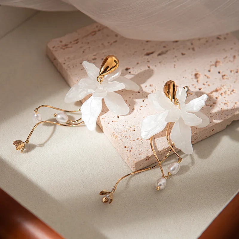 1 Pair Flower Elegant Sweet 304 Stainless Steel Arylic Gold Plated Plating Drop Earrings display picture 2