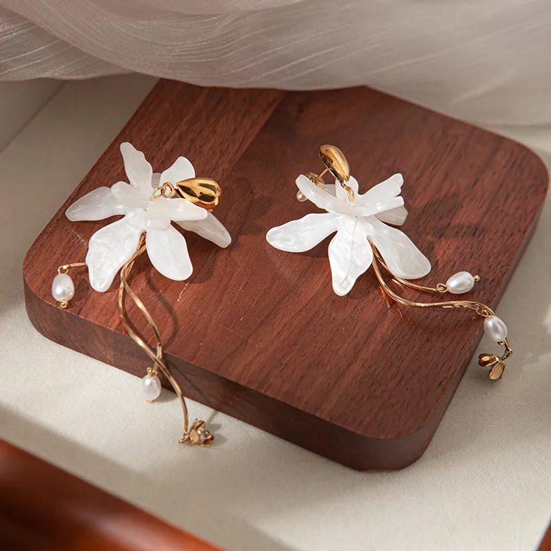 1 Pair Flower Elegant Sweet 304 Stainless Steel Arylic Gold Plated Plating Drop Earrings display picture 3