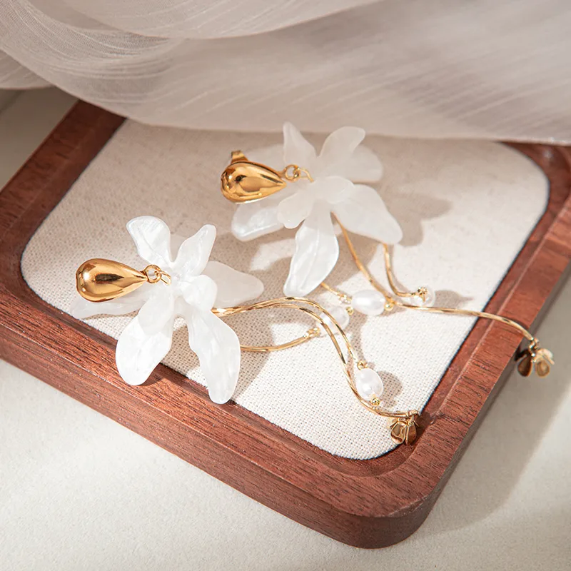 1 Pair Flower Elegant Sweet 304 Stainless Steel Arylic Gold Plated Plating Drop Earrings display picture 1
