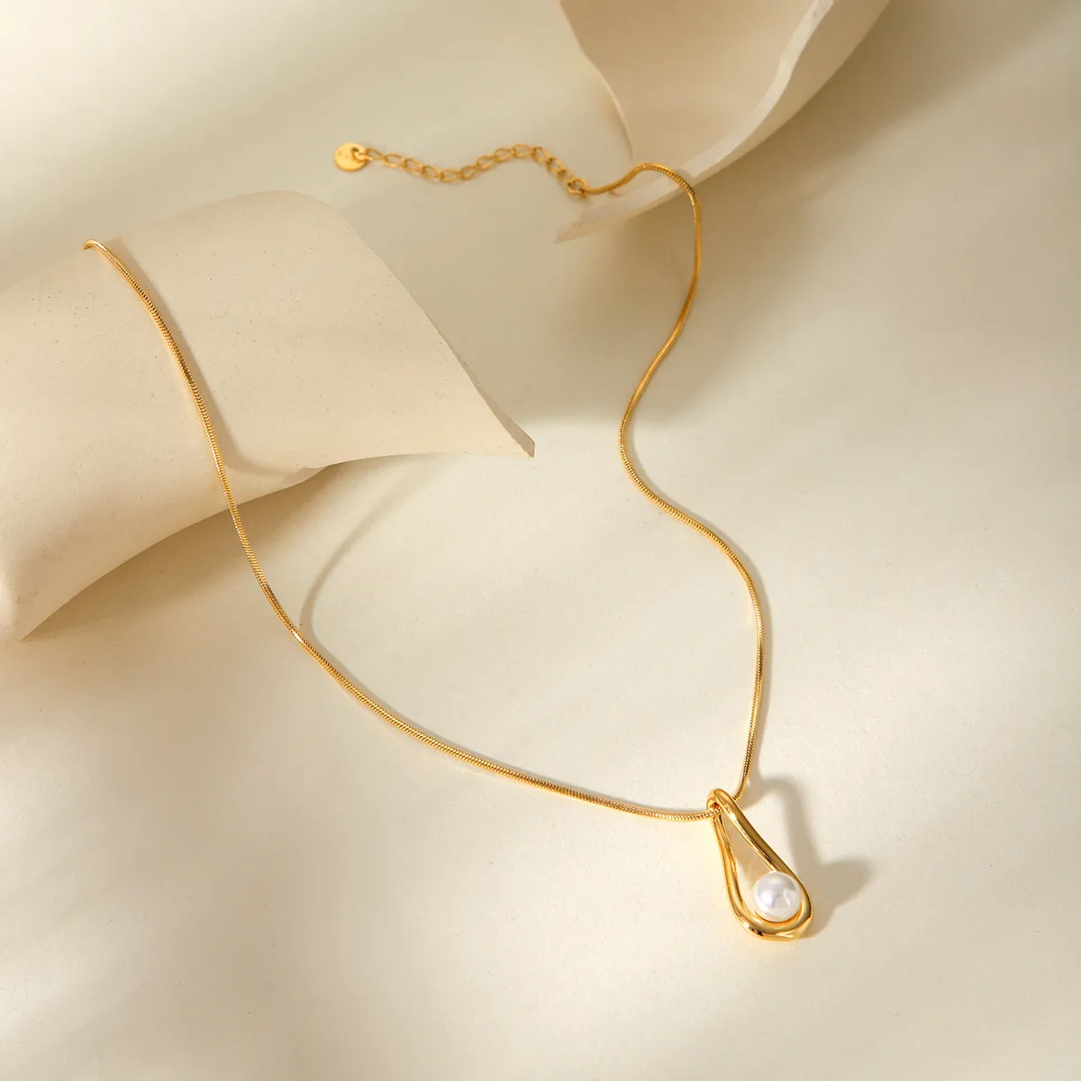 Water Droplets Shiny IG Style 18K Gold Plated 304 Stainless Steel Titanium Steel Pendant Necklace Wholesale display picture 3