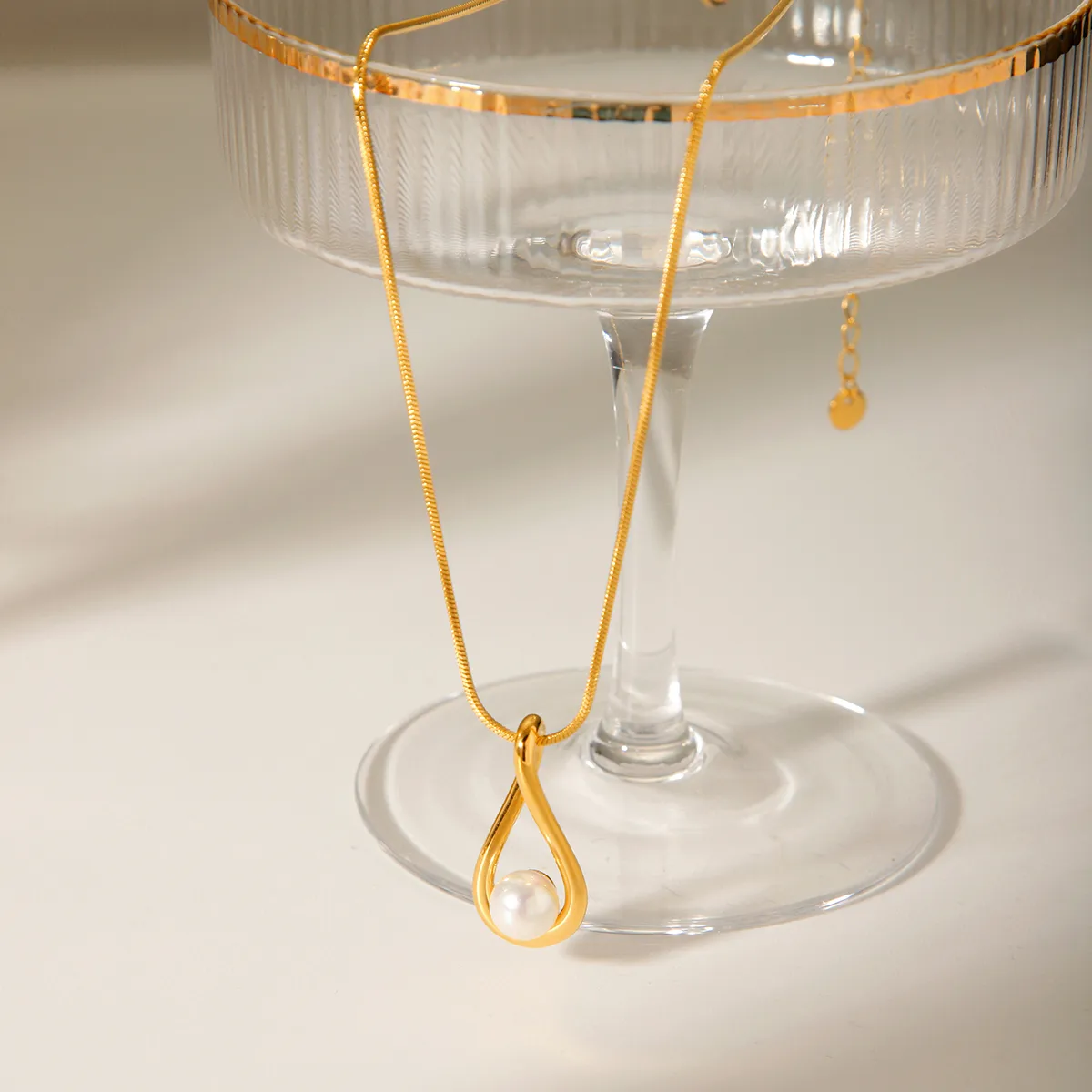 Water Droplets Shiny IG Style 18K Gold Plated 304 Stainless Steel Titanium Steel Pendant Necklace Wholesale display picture 2