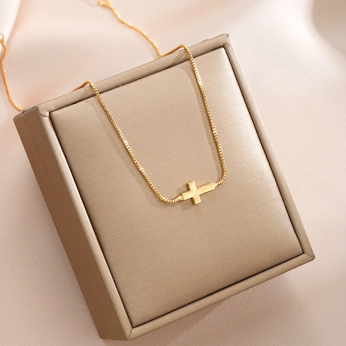 Cruzar Estilo Simple Estilo Clásico Acero Inoxidable 201 Aleación Collar Colgante Venta Al Por Mayor display picture 2