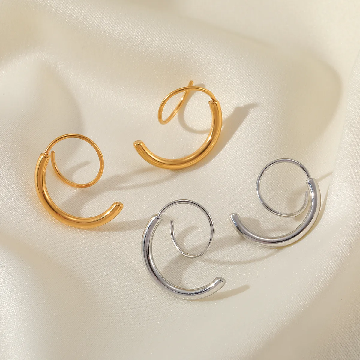 1 Par Color Sólido Estilo Simple Acero Inoxidable 304 Chapados En Oro De 18K Irregular Pendientes display picture 1