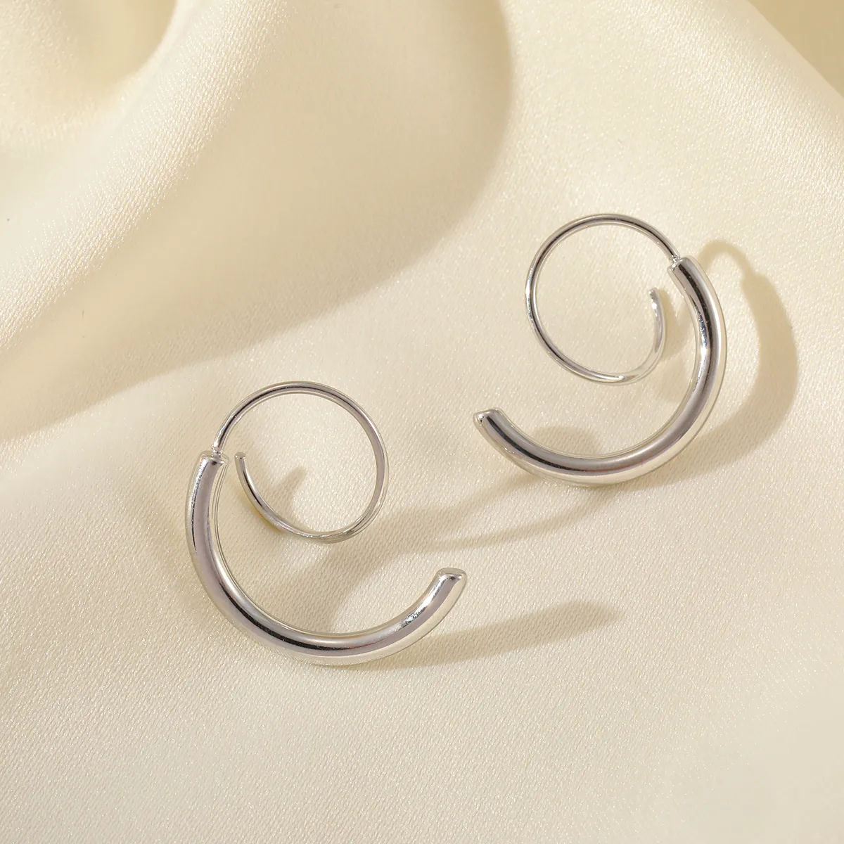 1 Par Color Sólido Estilo Simple Acero Inoxidable 304 Chapados En Oro De 18K Irregular Pendientes display picture 4