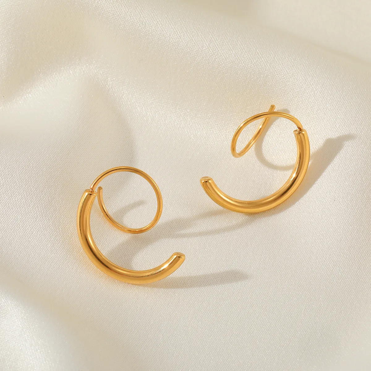 1 Par Color Sólido Estilo Simple Acero Inoxidable 304 Chapados En Oro De 18K Irregular Pendientes display picture 2