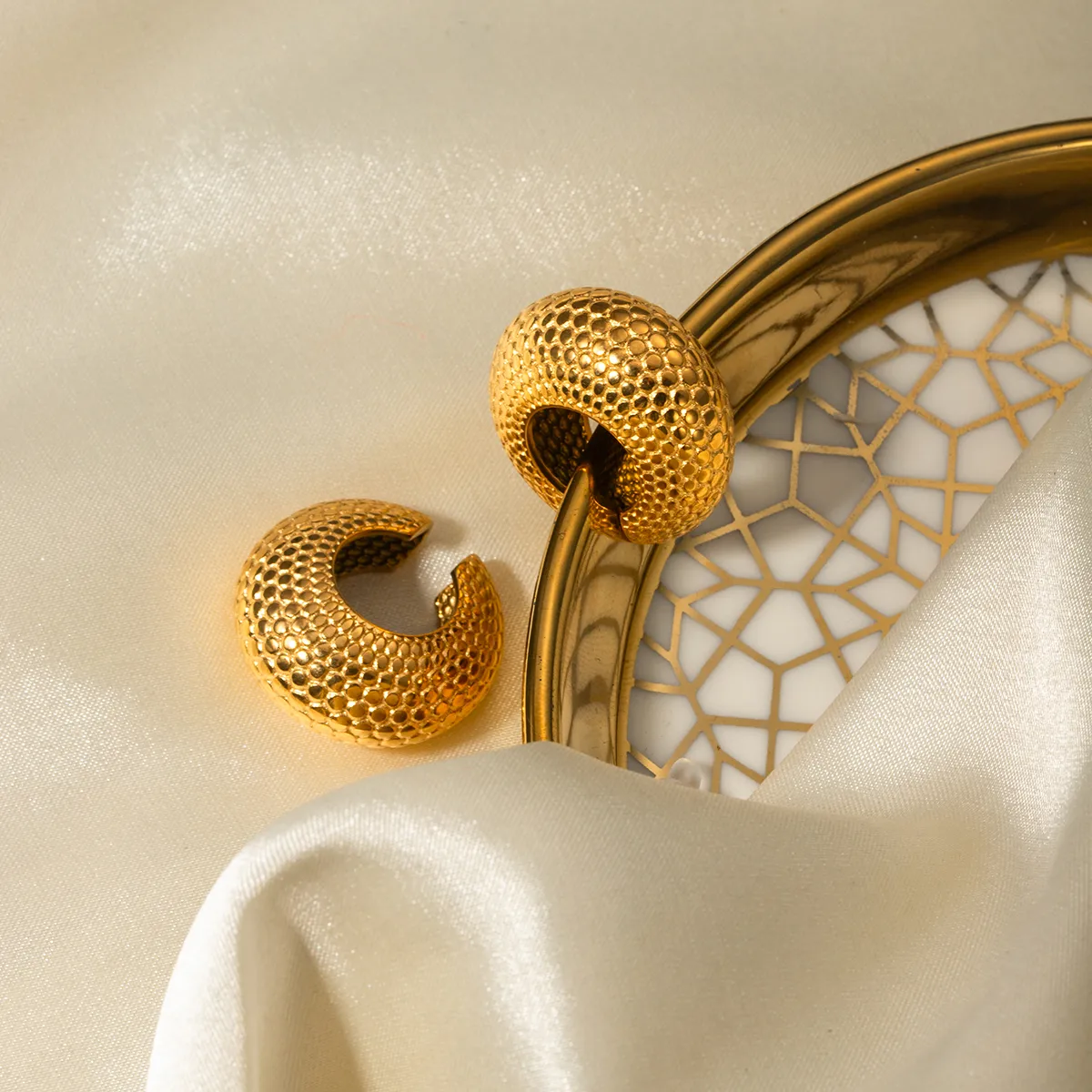 1 Pair Fish Scales IG Style Modern Style 304 Stainless Steel 18K Gold Plated Ear Cuffs display picture 3