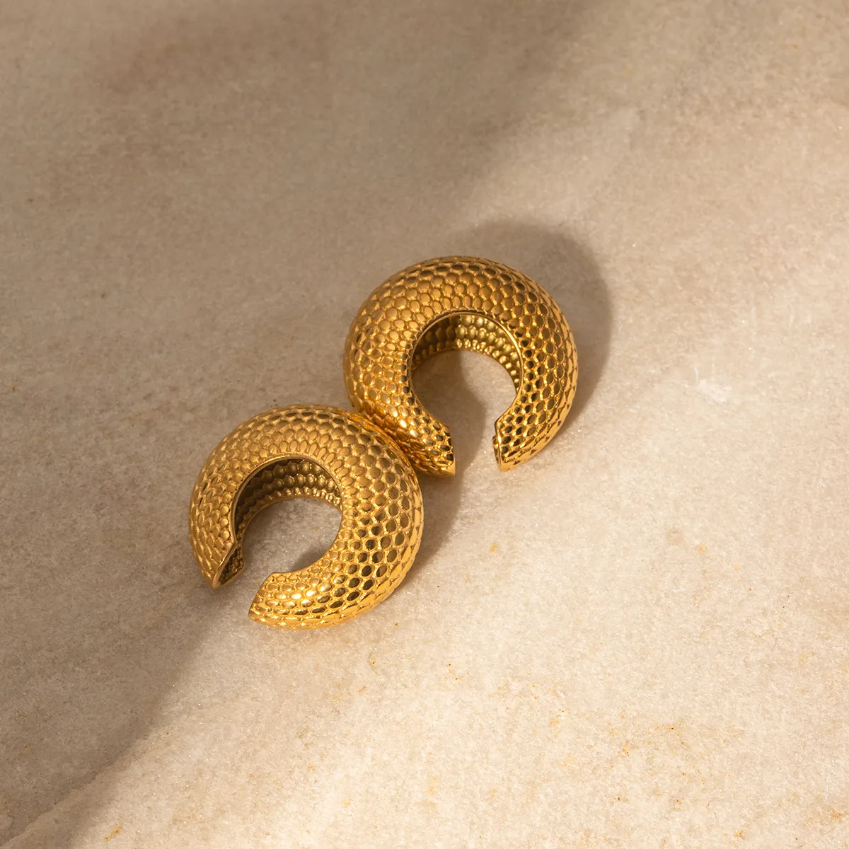 1 Pair Fish Scales IG Style Modern Style 304 Stainless Steel 18K Gold Plated Ear Cuffs display picture 1