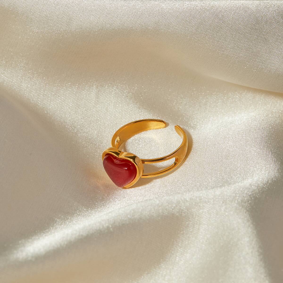 Style IG Acier Inoxydable 304 Forme De Cœur Incruster Rouge Agate Plaqué Or 18K Femmes Anneau Ouvert display picture 5
