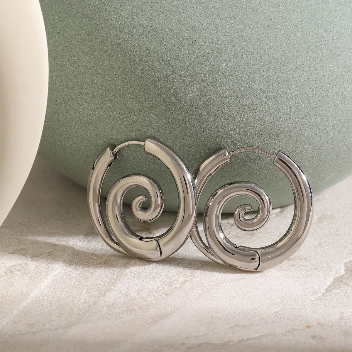 1 Pair Spiral Circle IG Style 304 Stainless Steel 18K Gold Plated Earrings display picture 3