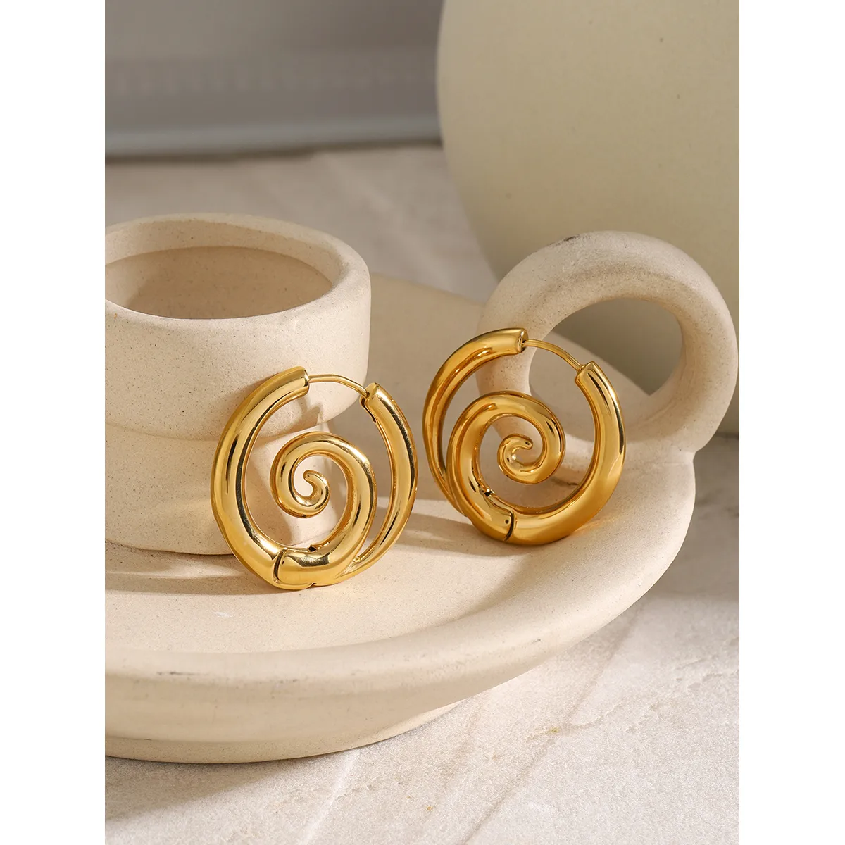1 Pair Spiral Circle IG Style 304 Stainless Steel 18K Gold Plated Earrings display picture 5