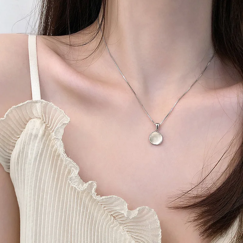 Necklace For Women New And New Style 2025 New Fashion Clavicle Chain Sweet Cool Style Lovely Sweater Chain Metal Texture High Sense For Women display picture 8