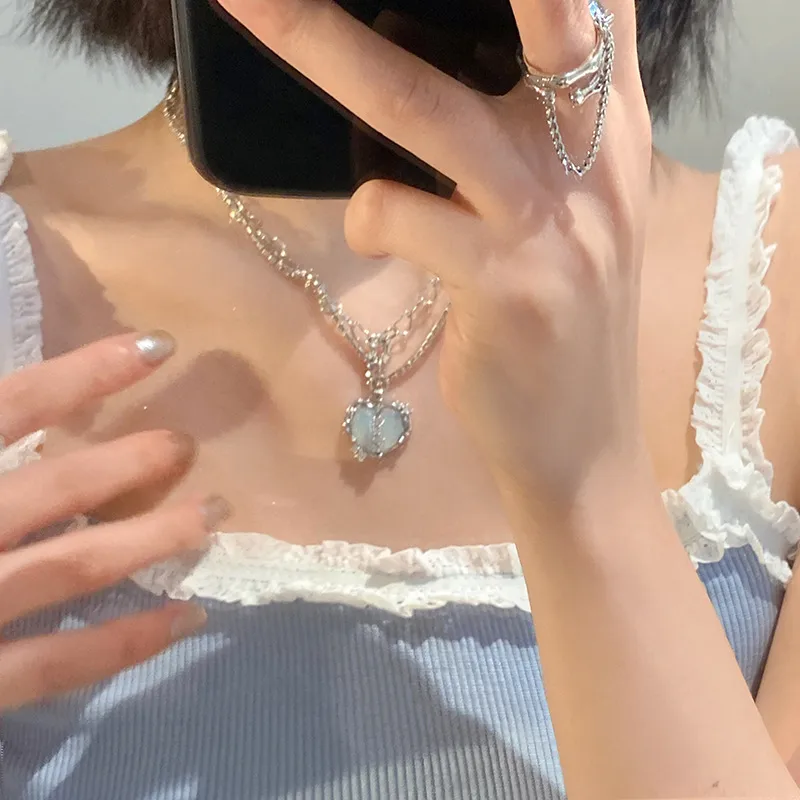 Style Frais Doux Belle Chaîne De Chandail Texture En Métal Haut Sens Pour Les Femmes Collier Pour Les Femmes De Style Japonais Et Coréen 2025 Nouvelle Chaîne De Clavicule De Mode display picture 15