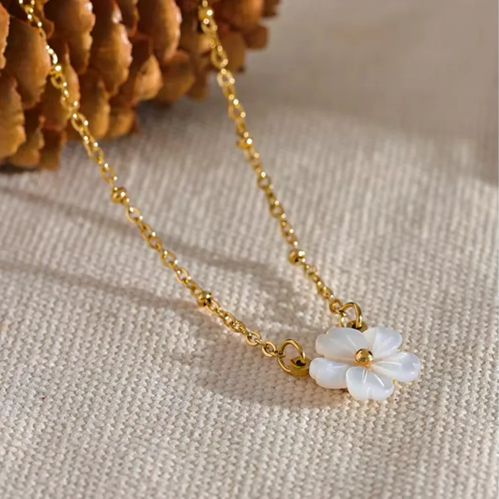 Wholesale Jewelry IG Style Elegant Sweet Flower 304 Stainless Steel Shell 18K Gold Plated Inlay Rings Earrings Necklace display picture 5
