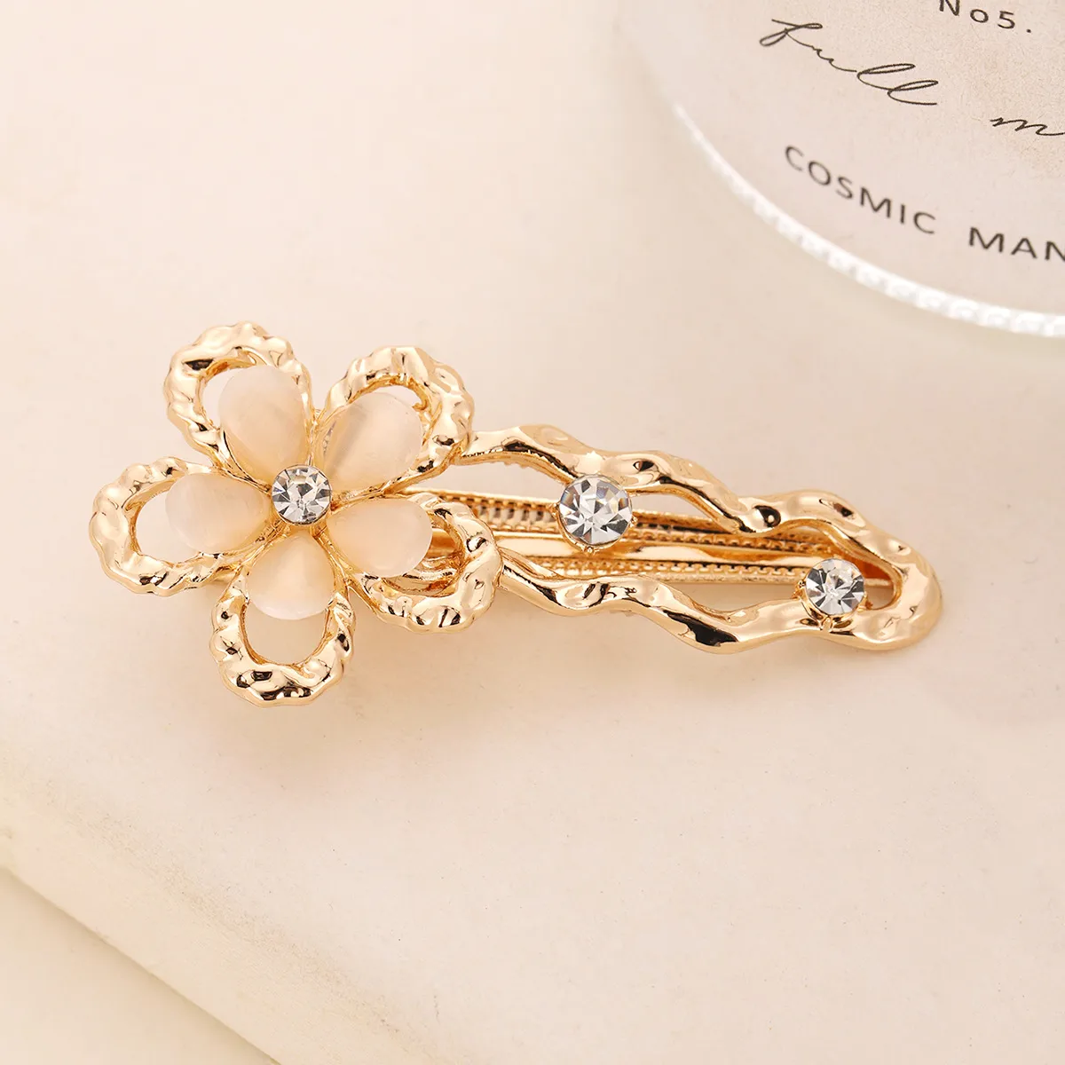Women's Flower Cute Sweet Alloy Diamond Hair Clip display picture 4