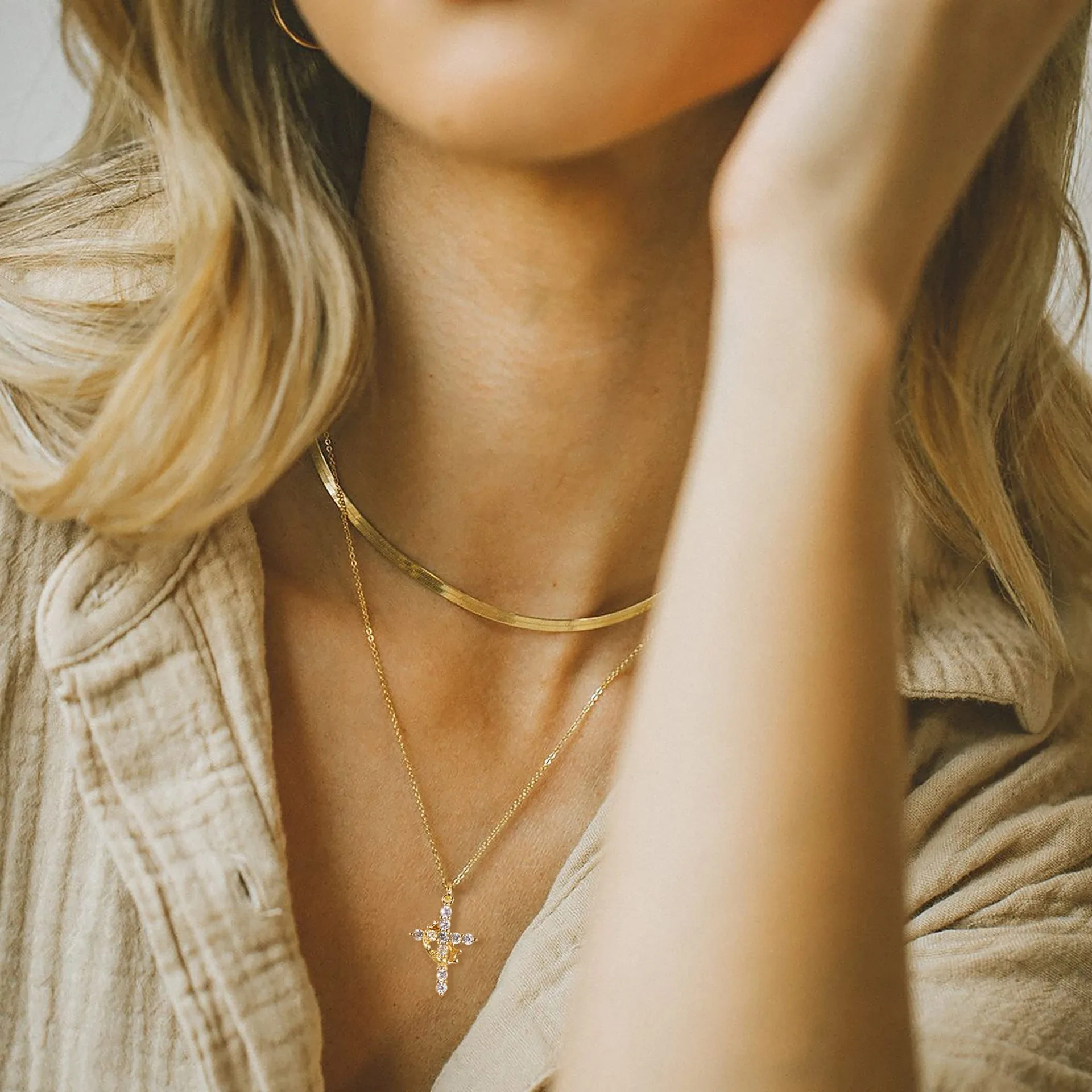 En Acier Inoxydable Plaqué Or Croix Pendentif Collier Plein Zircon Platine 18K Or Croix Collier Pour Les Femmes display picture 11