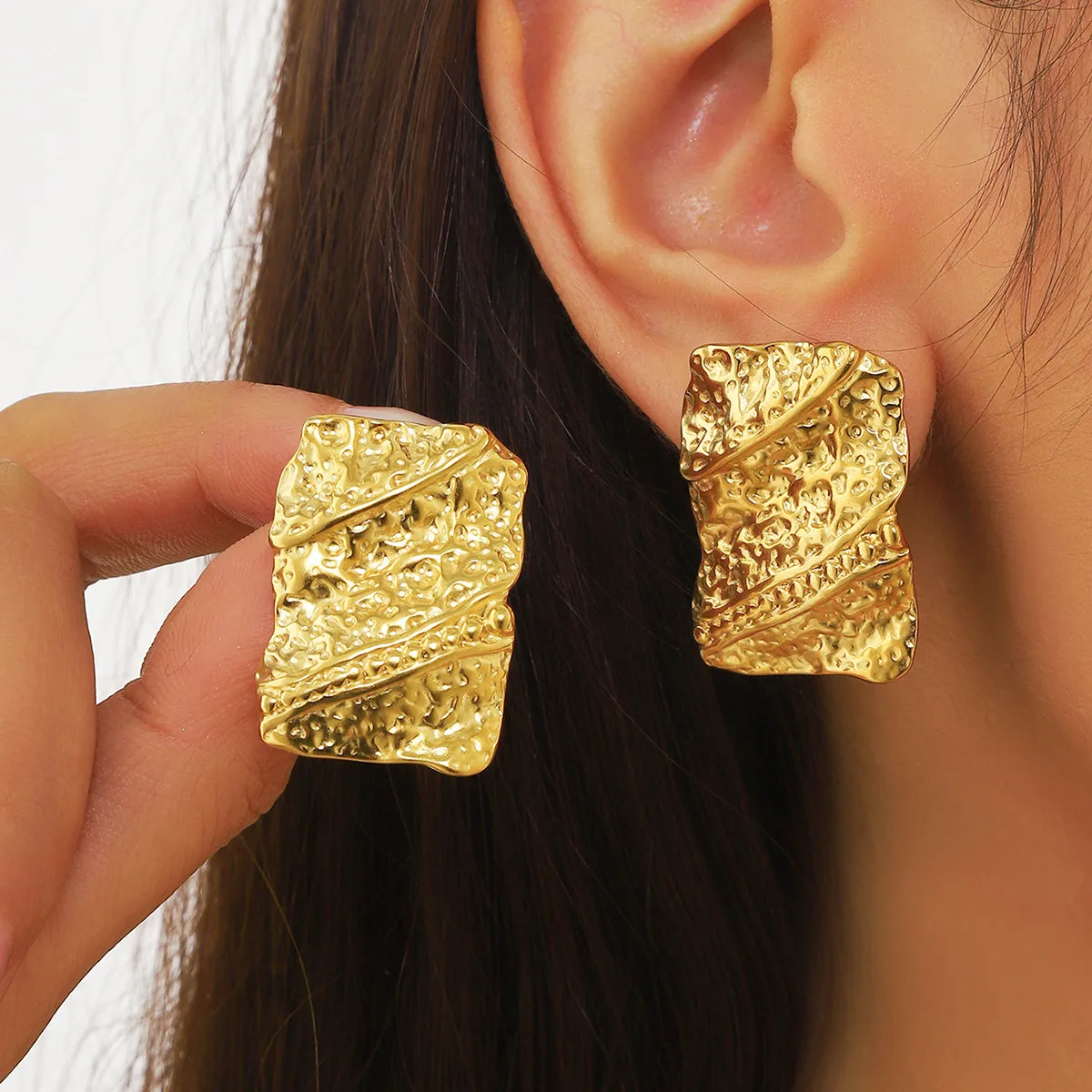 1 Pair Solid Color Forging Pattern Rectangle Elegant Lady Vacation 304 Stainless Steel 18K Gold Plated Plating Ear Studs display picture 2