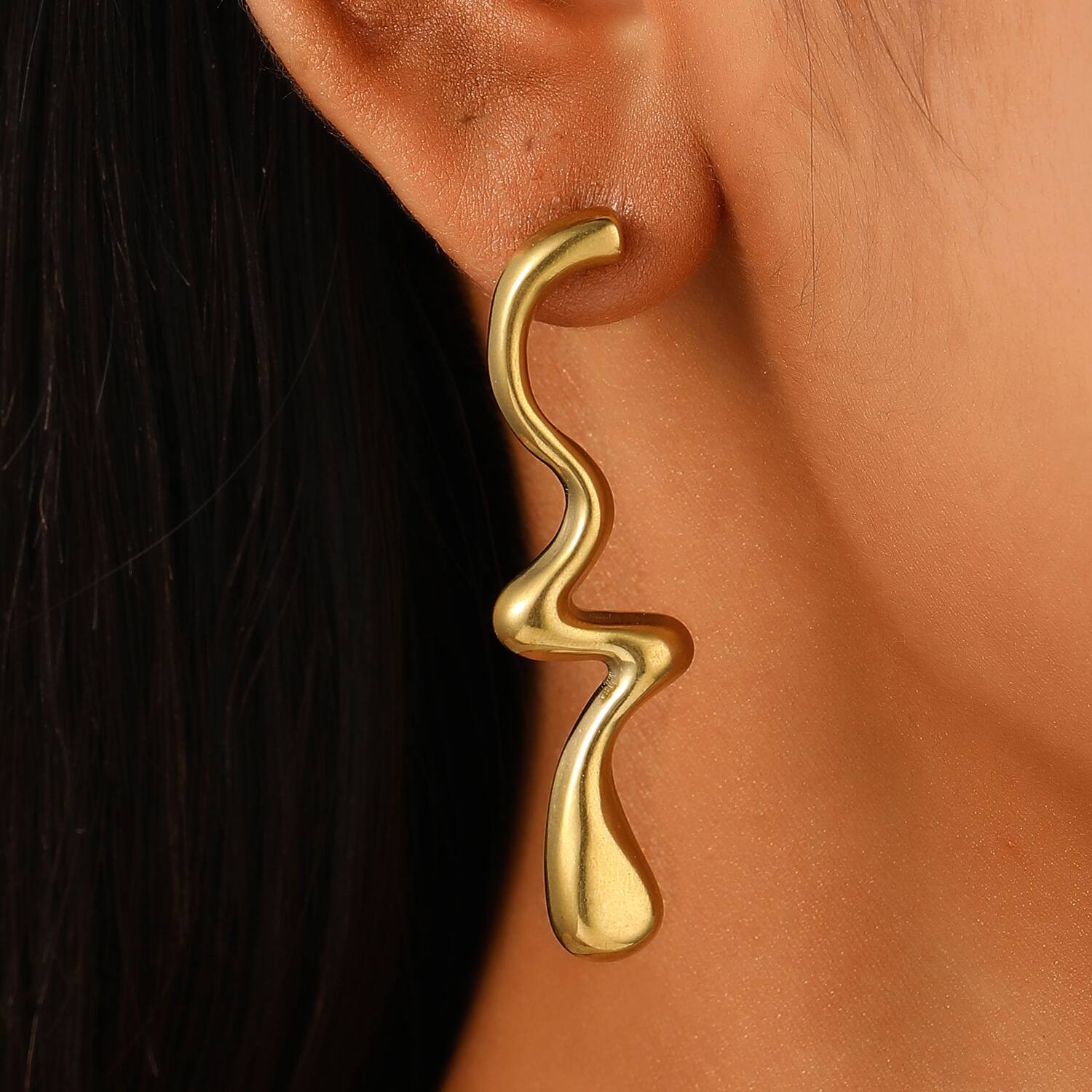 1 Par Forma De S Color Sólido Elegante Señora Vacaciones Acero Inoxidable 304 Chapados En Oro De 18K Enchapado Pendientes display picture 4