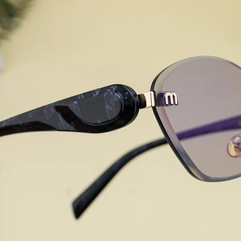 Retro Classic Style Geometric Pc Cat Eye Frameless Women's Sunglasses display picture 4