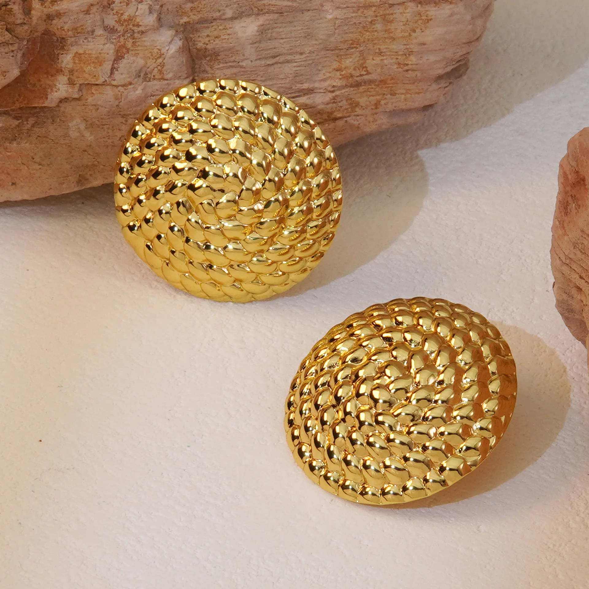 1 Par Giro Color Sólido Elegante Vacaciones Estilo Clásico Acero Inoxidable 304 Chapados En Oro De 18K Enchapado Pendientes display picture 8