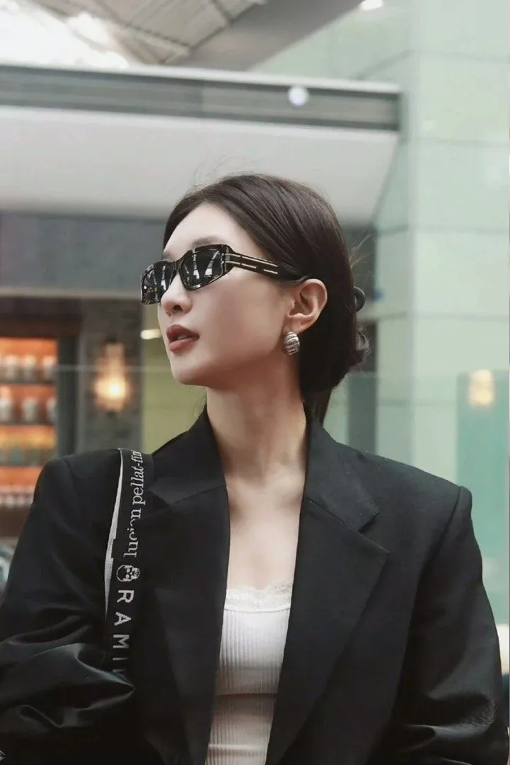 Miroir De Forme Spéciale Vacances Style Moderne Géométrique Pc Plein Cadre Femmes De Lunettes De Soleil display picture 6