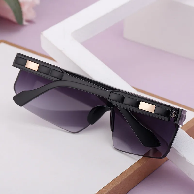 Cuadrado Estilo Vintage Estilo Clásico Geométrico Ordenador Personal Sin Marco Gafas De Sol Mujer display picture 3