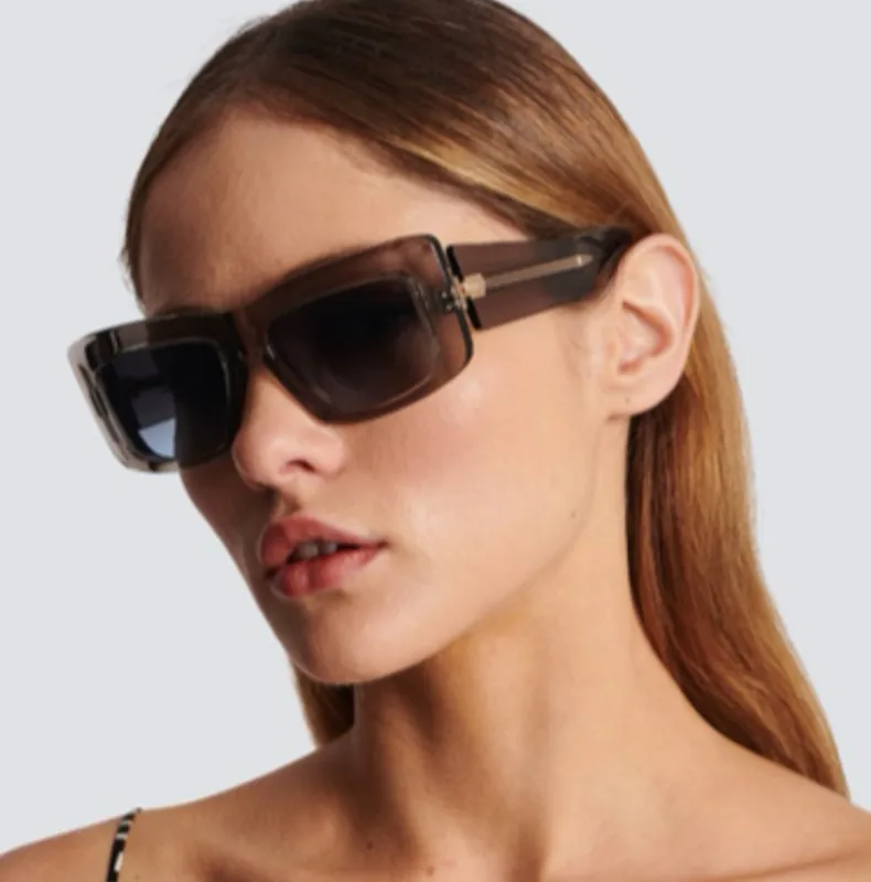 Carré Vêtement De Rue Dégradé De Couleur Pc Plein Cadre Femmes De Lunettes De Soleil display picture 1
