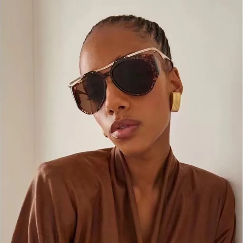 Miroir De Forme Spéciale Vêtement De Rue Géométrique Pc Plein Cadre Femmes De Lunettes De Soleil display picture 2