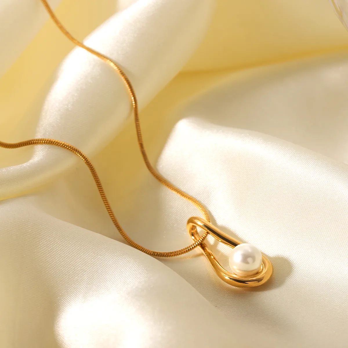 Water Droplets IG Style Retro 304 Stainless Steel Titanium Steel 18K Gold Plated Pendant Necklace display picture 5