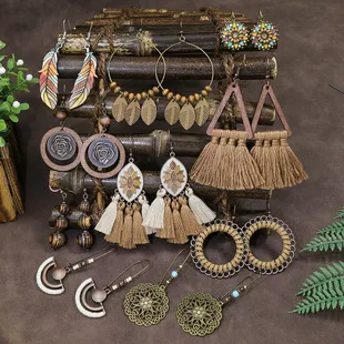 New Bohemian Wooden Bead Handmade Tassel Earrings Elegant Graceful Geometric Circle Ear Rings display picture 2