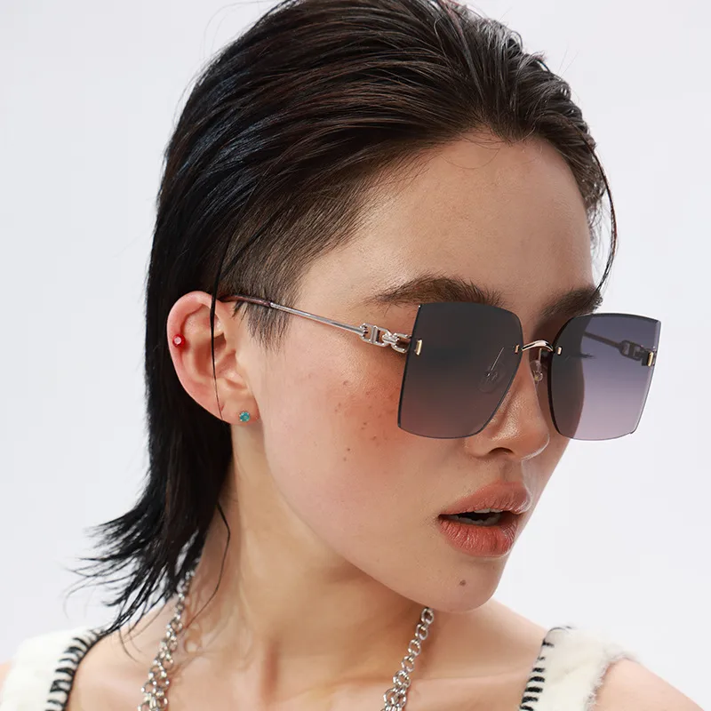 Square Lady Simple Style Solid Color Nylon Frameless Women's Sunglasses display picture 3