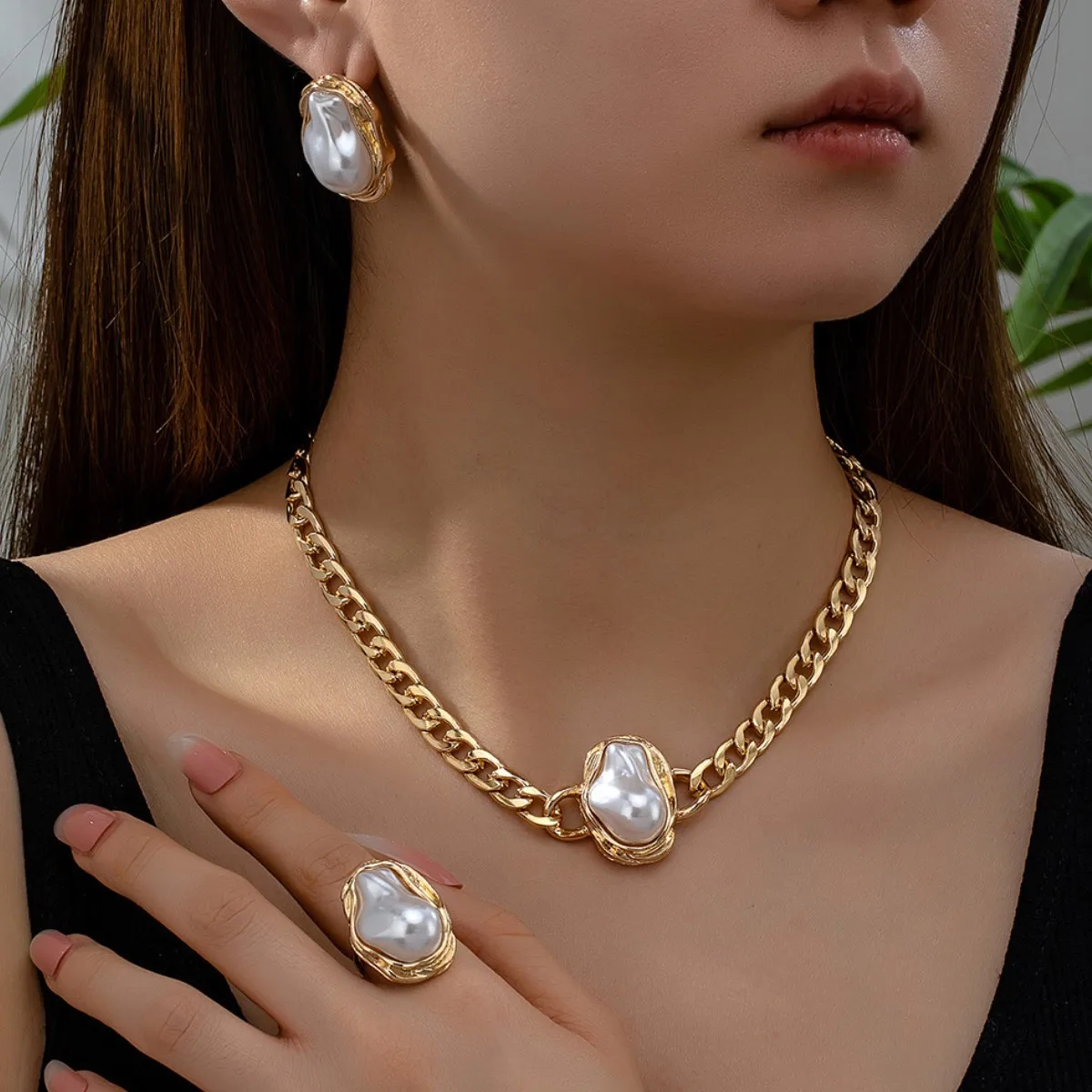 Señora De Gran Tamaño Viajar Diariamente Aleación Cobre Irregular Geométrico Embutido Oro Con Incrustaciones Perlas Artificiales Mujeres Conjunto De Joyas display picture 1