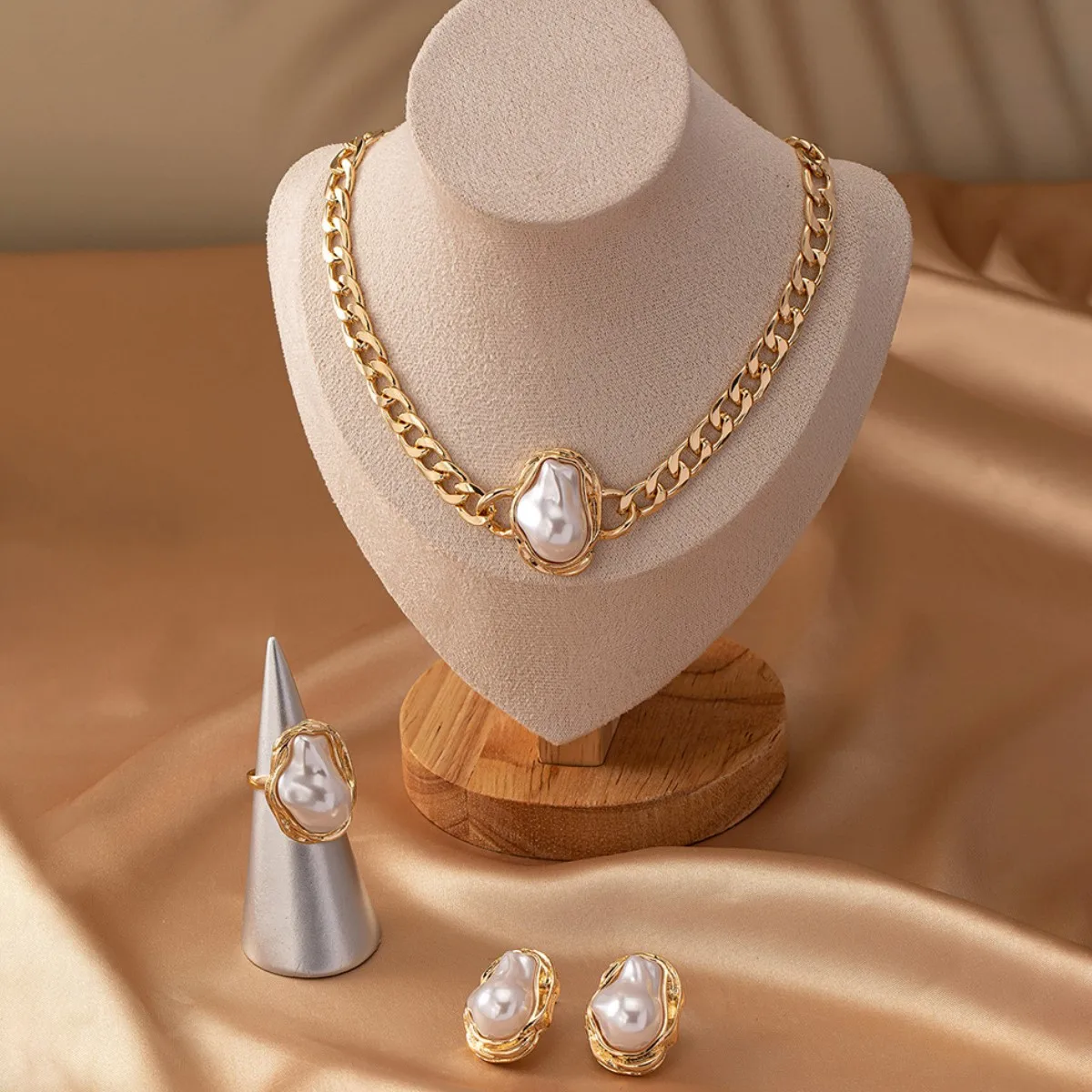 Lady Oversized Commute Alloy Copper Irregular Geometric Inlay Inlaid Gold Artificial Pearls Women's Jewelry Set display picture 2