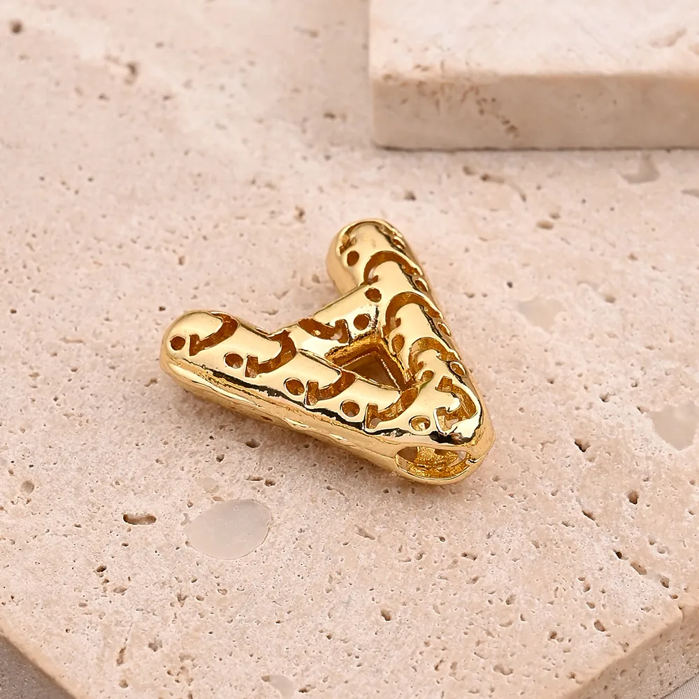 1 Pc/paquet Le Cuivre Plaqué Or 18K Brillant Lettre Pendentif display picture 2