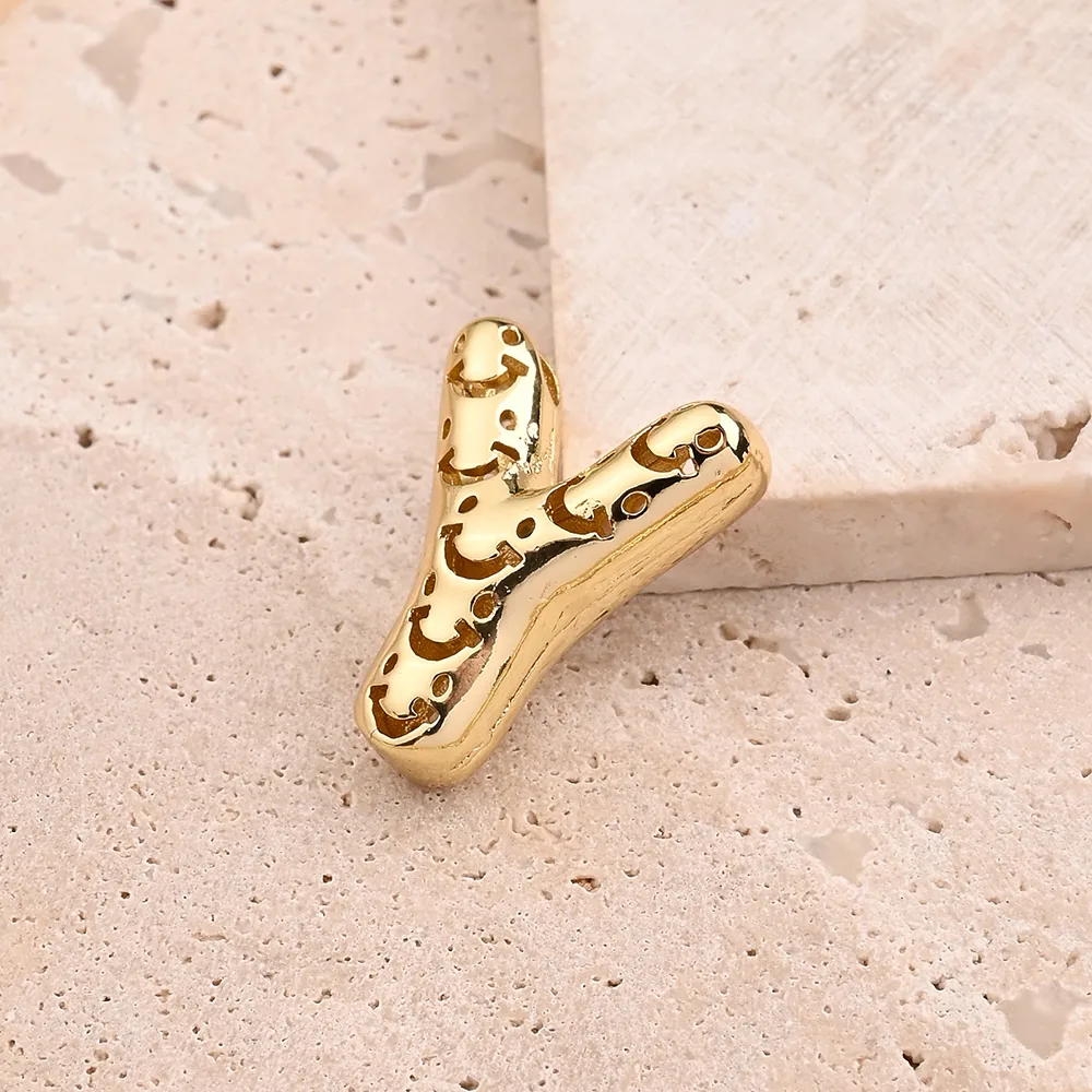 1 Pc/Package Copper 18K Gold Plated Polished Letter Pendant display picture 14