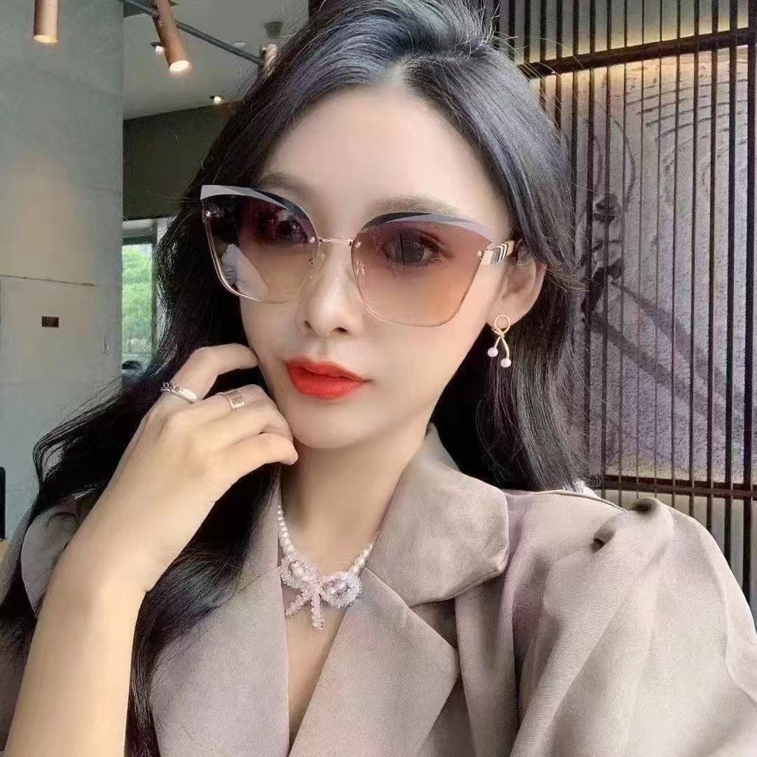 Cat Eye Geometric Pc Frameless Women's Sunglasses display picture 4
