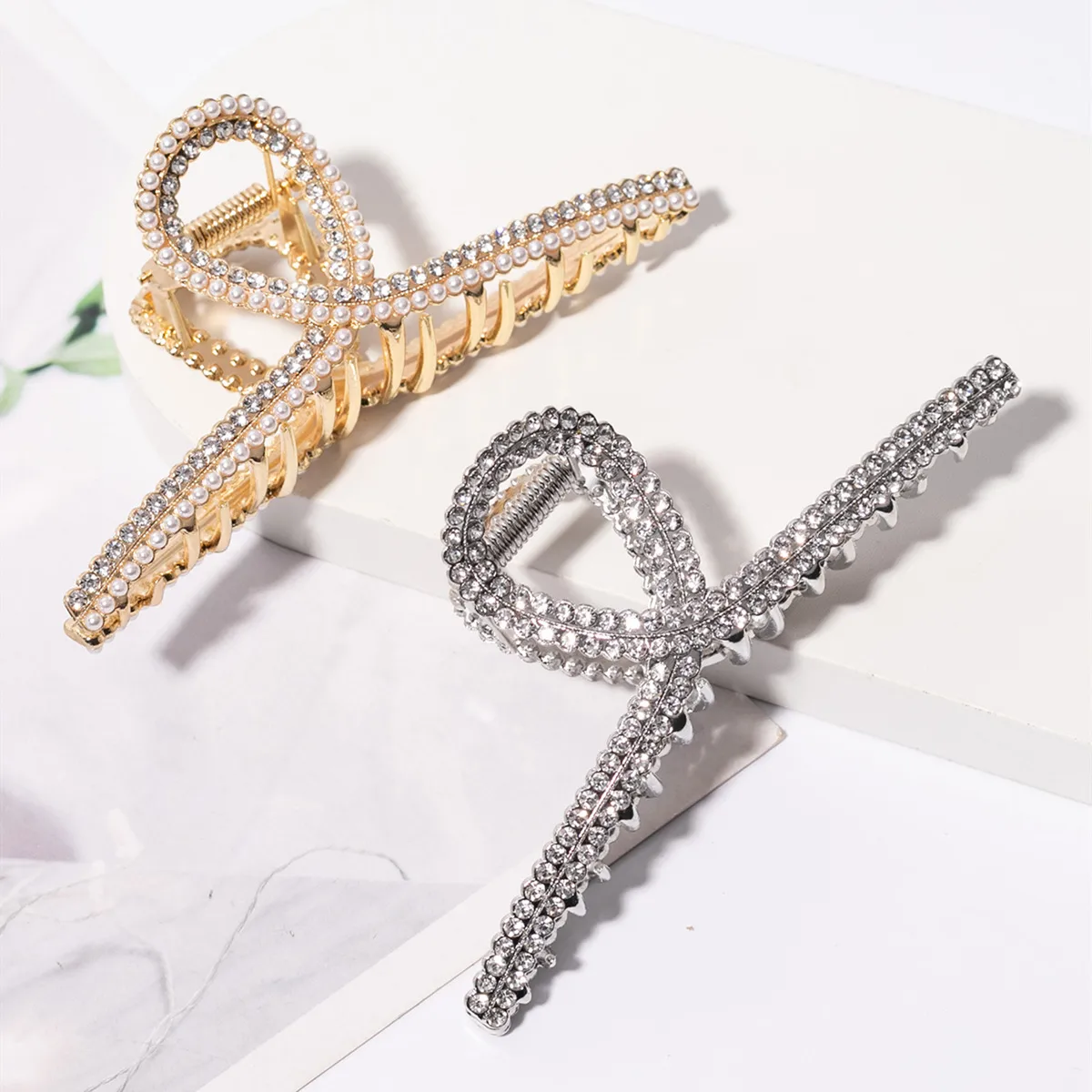 Mujeres Color Sólido Elegante Aleación Garras De Pelo display picture 3