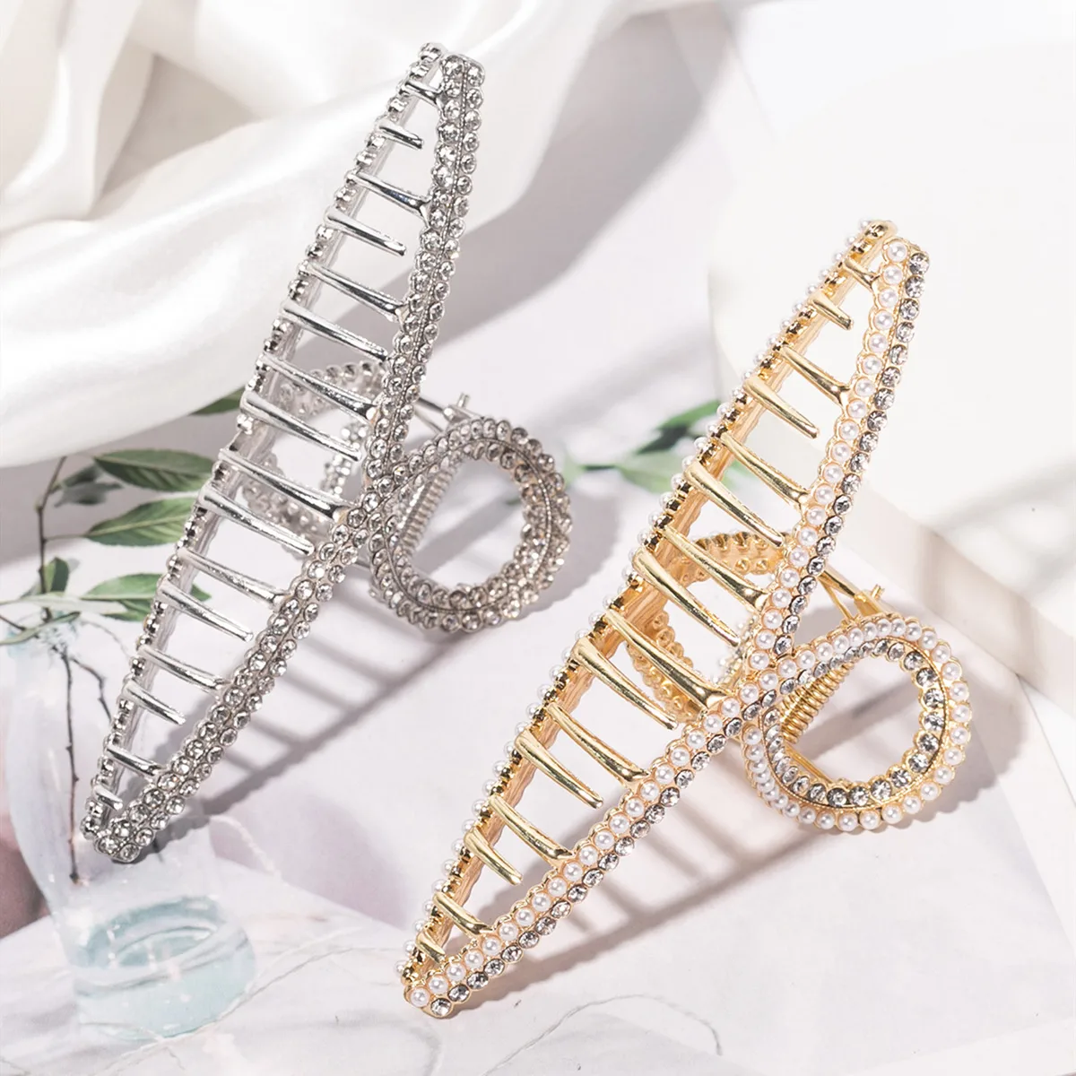Women's Solid Color Elegant Alloy Hair Claws display picture 4