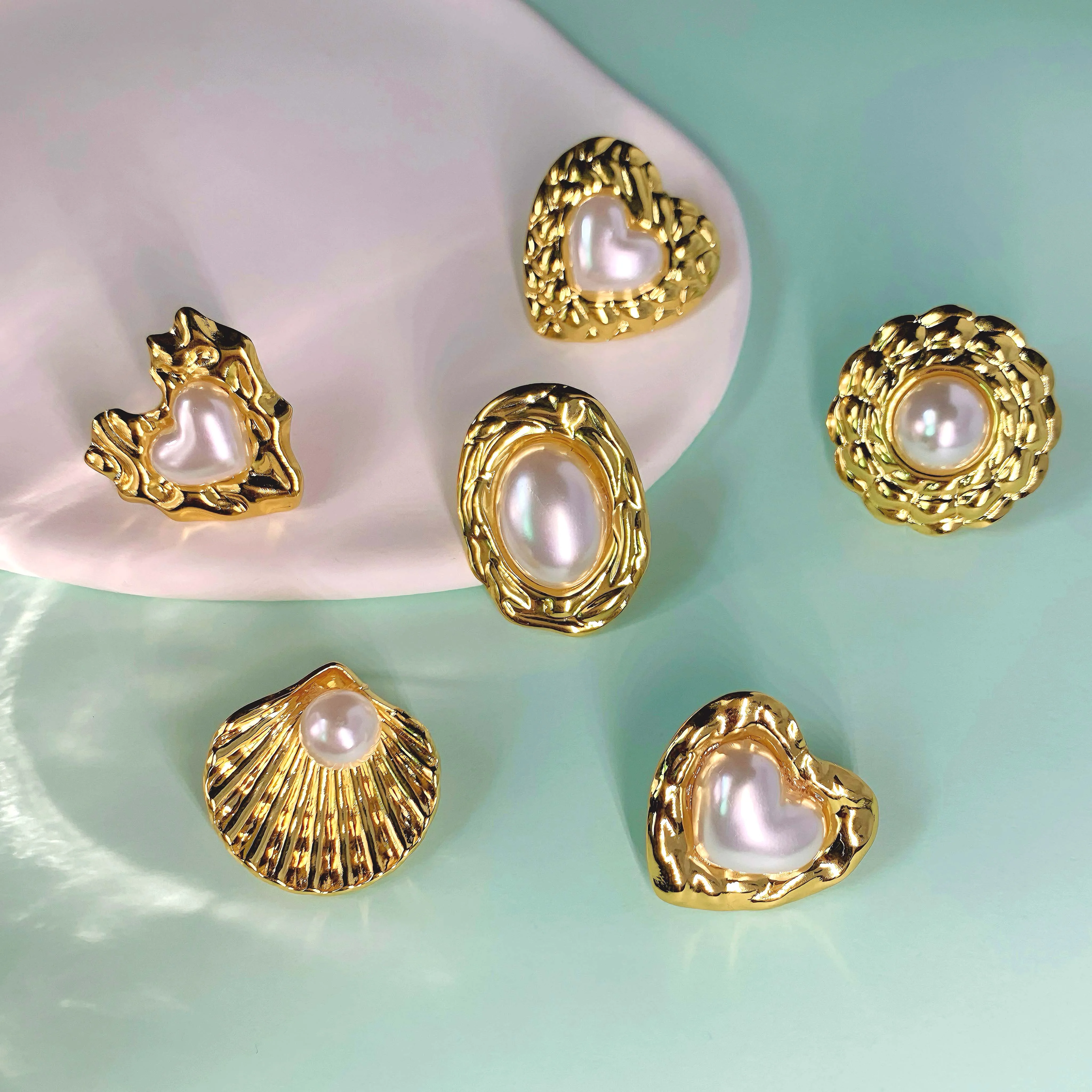 1 Par Forma De Corazón Casual Estilo Marino Viajar Diariamente Acero Inoxidable 304 Chapados En Oro De 18K Perlas Artificiales Embutido Pendientes display picture 3