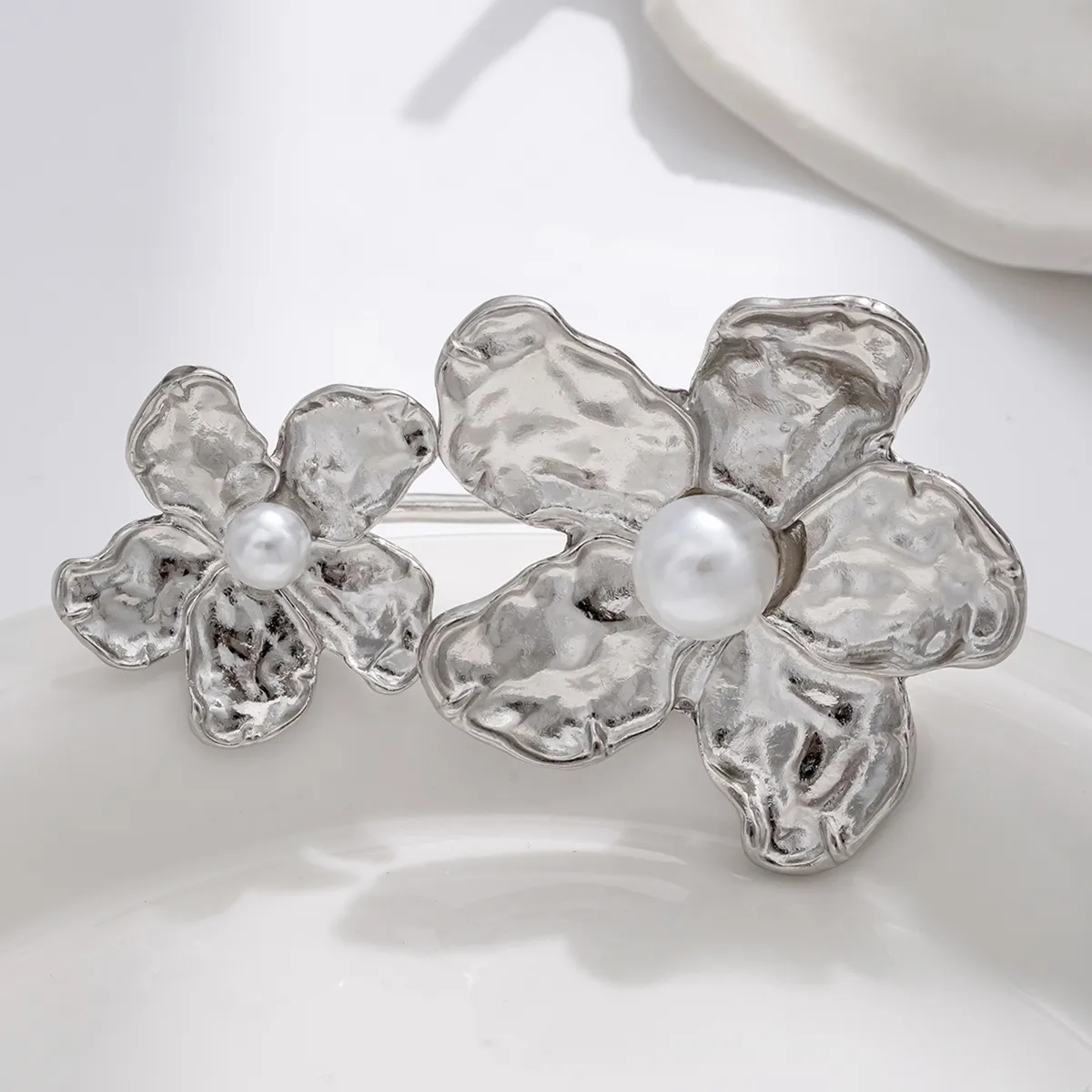 Vacation Romantic Shiny Alloy Aluminum-Magnesium Alloy Flower Women's Open Rings display picture 6