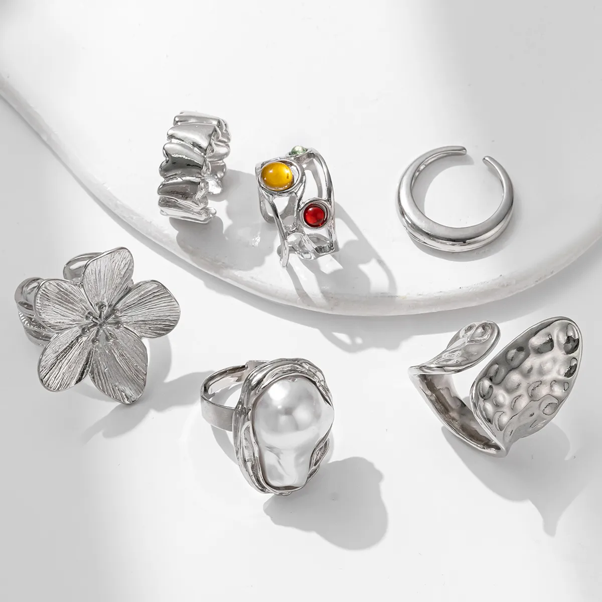 Classical Vintage Style Funny Alloy Round Flower Women's Open Rings display picture 5