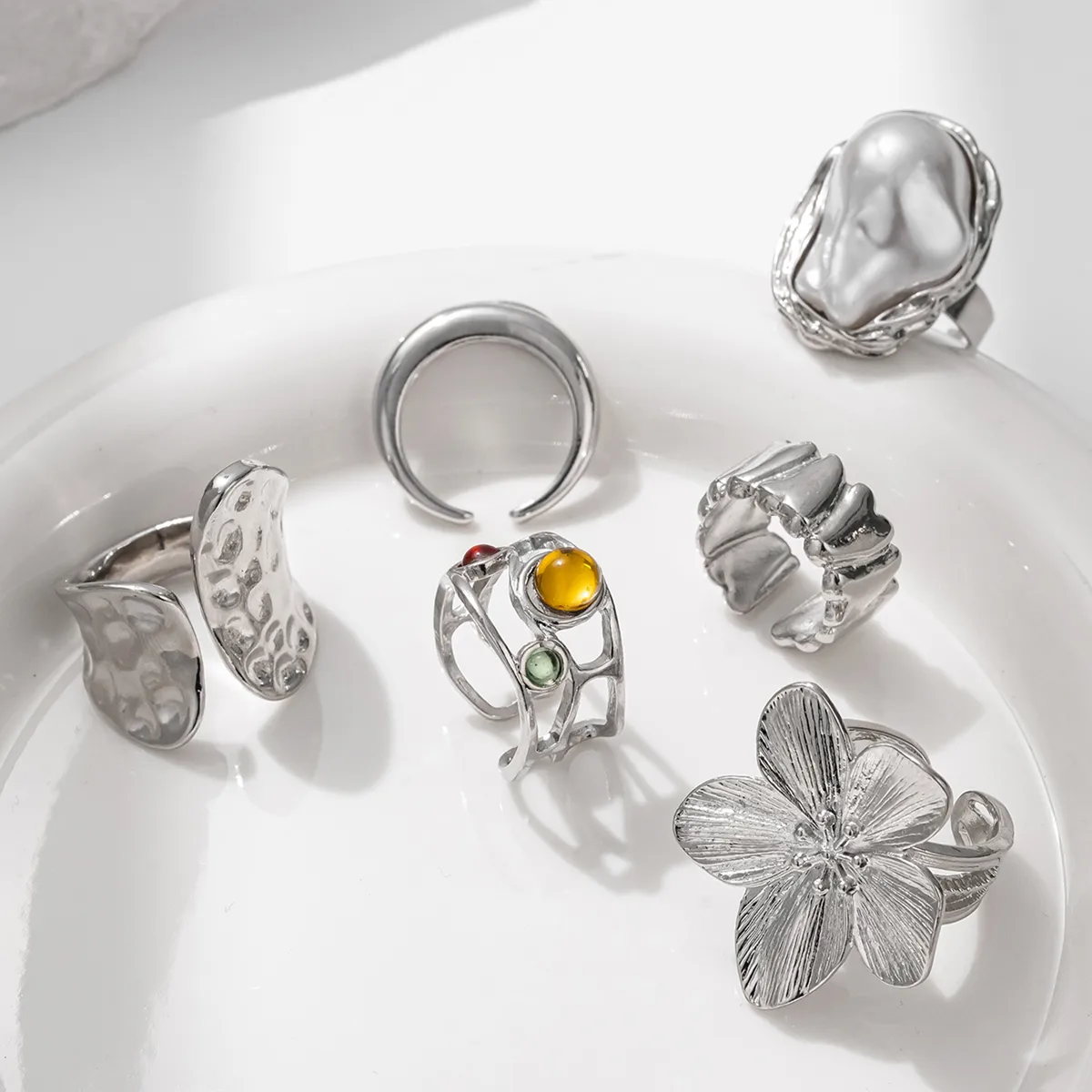 Classical Vintage Style Funny Alloy Round Flower Women's Open Rings display picture 6
